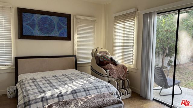 957 5th Avenue, Los Angeles, CA 90019