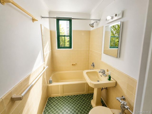 1558 Unionport Road 2D, Bronx, NY 10462