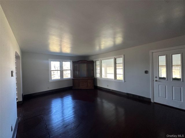 496 Bloomingburg Road, Middletown, NY 10940