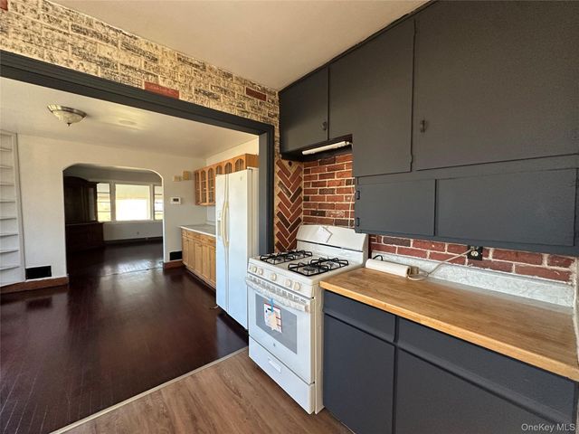 496 Bloomingburg Road, Middletown, NY 10940