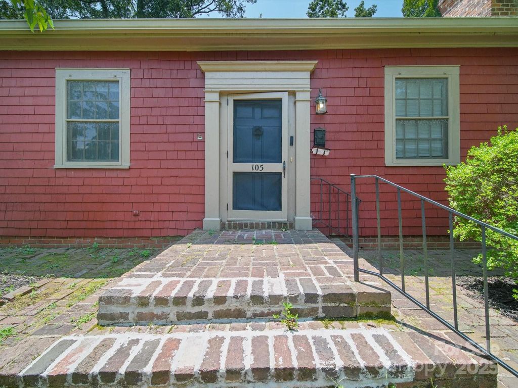 105 Edgewood Circle NE, Concord, NC 28025