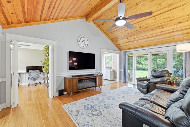 904 Harpeth Bend Dr, Nashville, TN 37221