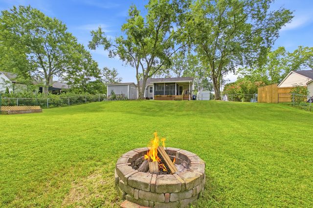904 Harpeth Bend Dr, Nashville, TN 37221