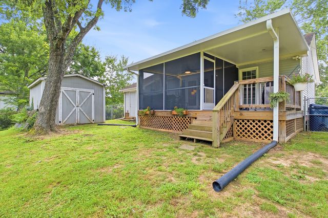 904 Harpeth Bend Dr, Nashville, TN 37221