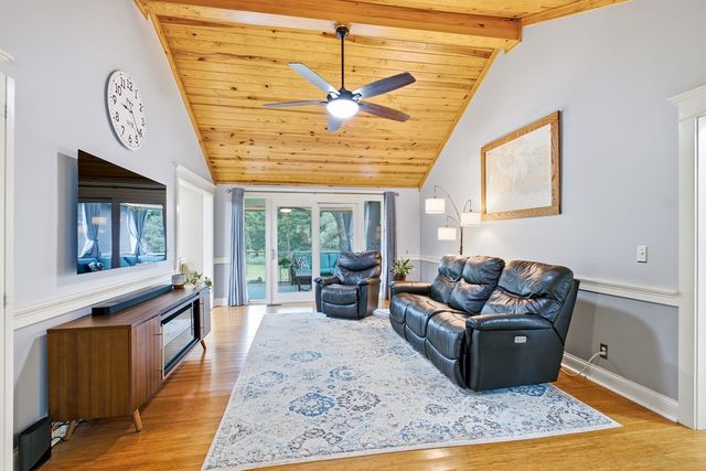 904 Harpeth Bend Dr, Nashville, TN 37221