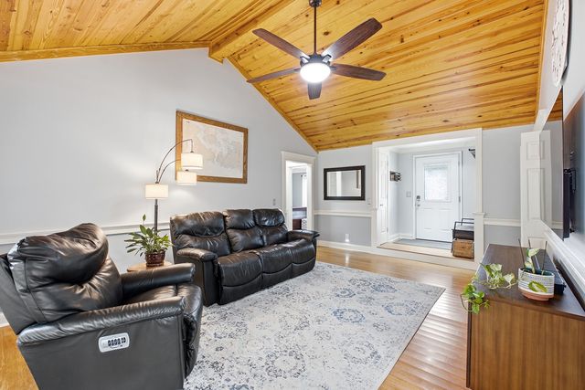 904 Harpeth Bend Dr, Nashville, TN 37221