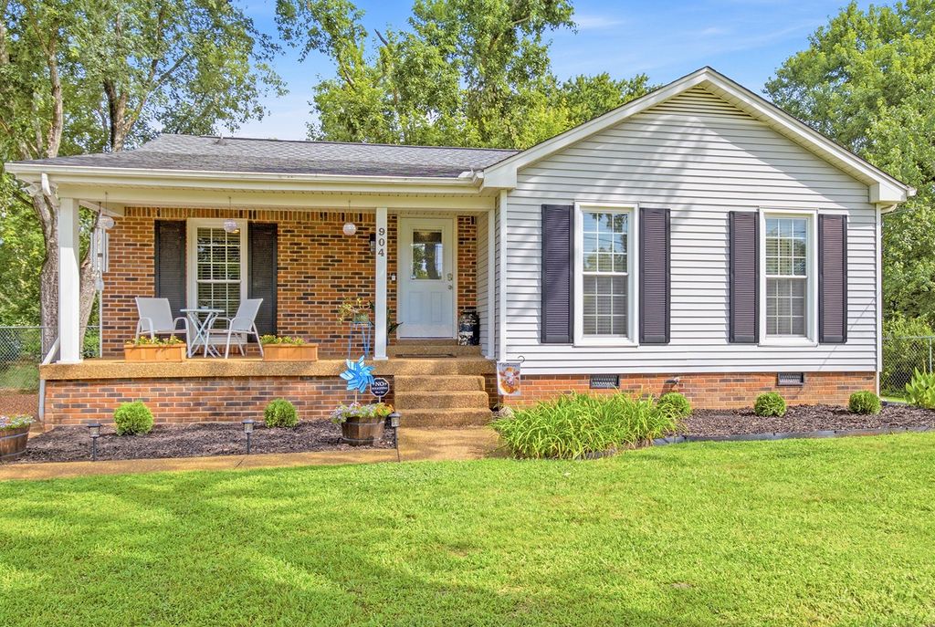 904 Harpeth Bend Dr, Nashville, TN 37221