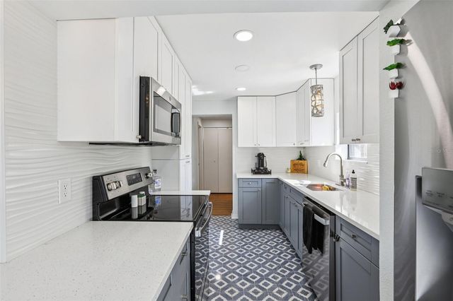 4432 W MCCOY STREET, Tampa, FL 33616