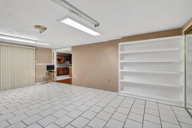 11810 Mosscrest Drive, Houston, TX 77048