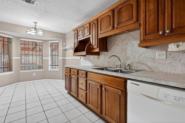 11810 Mosscrest Drive, Houston, TX 77048