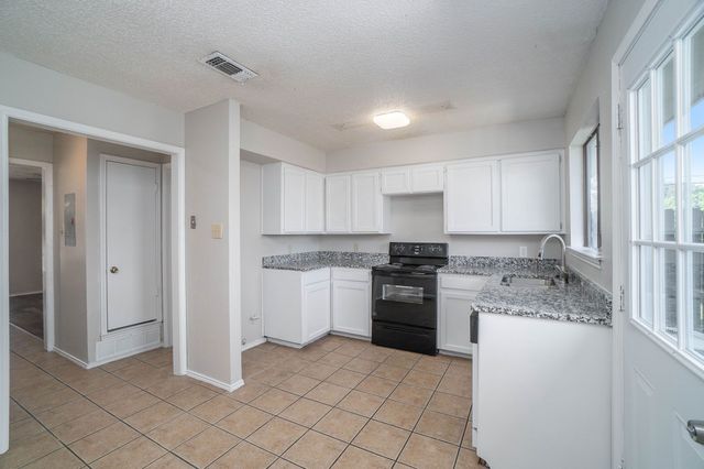 3301 Aurora Street B, Haltom City, TX 76117