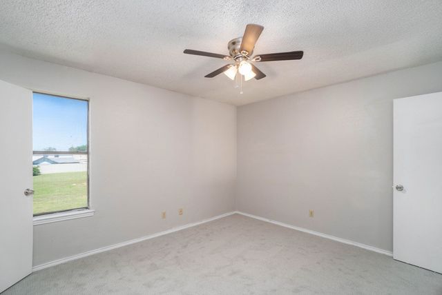 3301 Aurora Street B, Haltom City, TX 76117