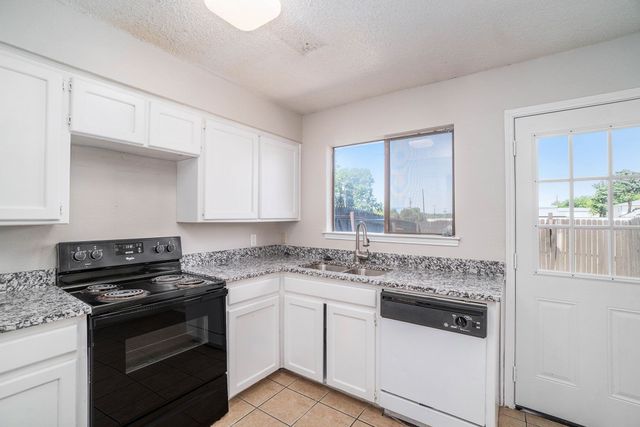 3301 Aurora Street B, Haltom City, TX 76117