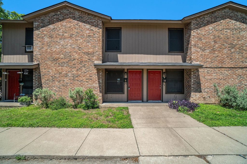 3301 Aurora Street B, Haltom City, TX 76117