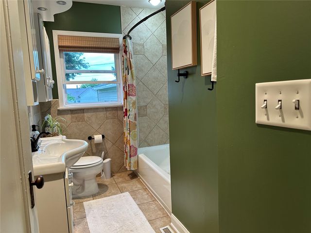 1260 13th Ave, Marion, IA 52302