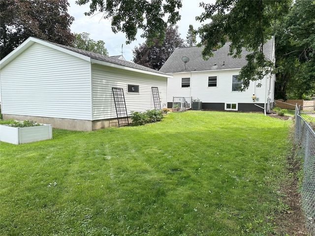 1260 13th Ave, Marion, IA 52302