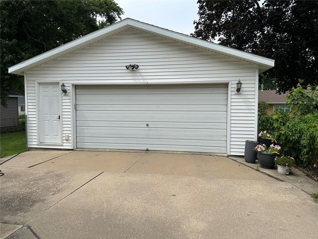 1260 13th Ave, Marion, IA 52302