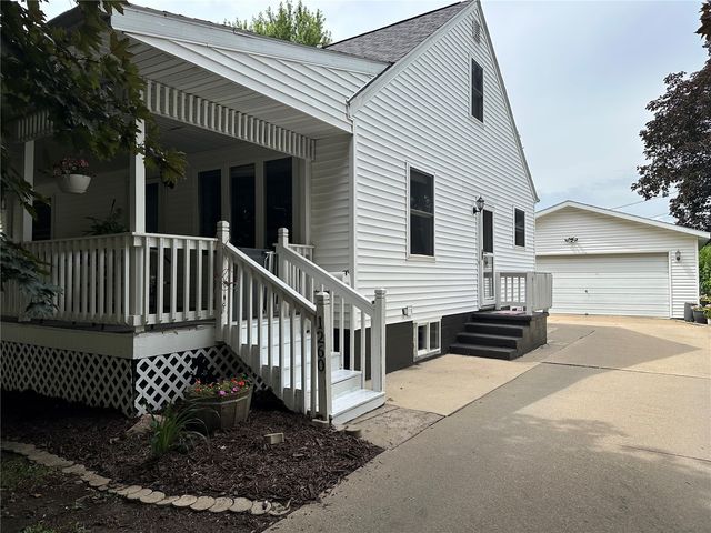 1260 13th Ave, Marion, IA 52302