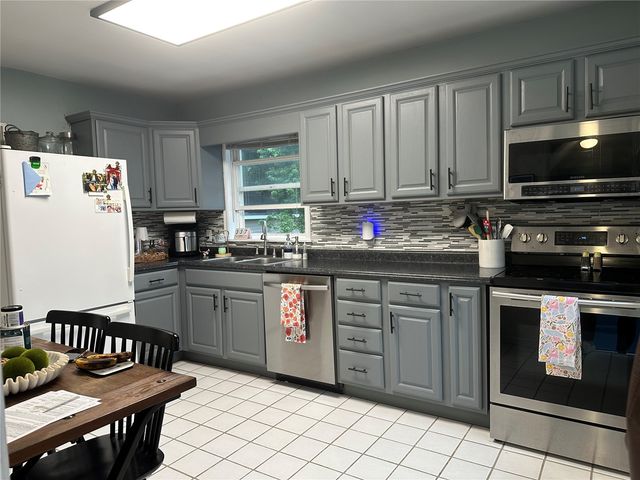 1260 13th Ave, Marion, IA 52302