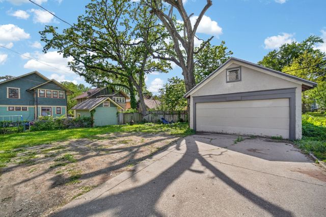 1064 27th Street, Des Moines, IA 50311