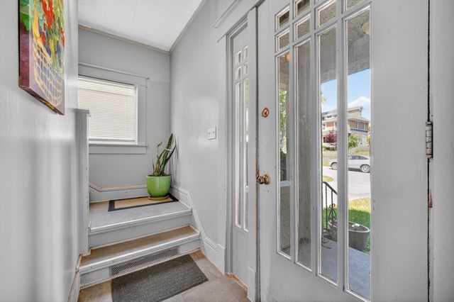 1064 27th Street, Des Moines, IA 50311