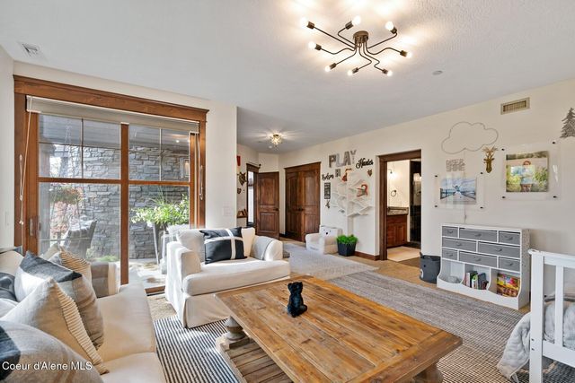 3631 E Sky Harbor Dr, Coeur D'alene, ID 83814