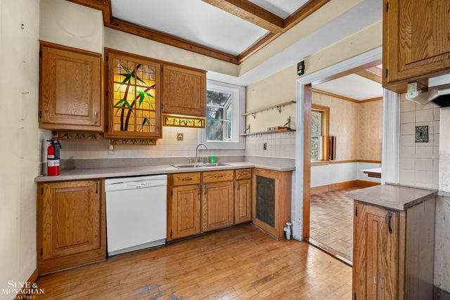 16935 Maumee Avenue, Grosse Pointe, MI 48230