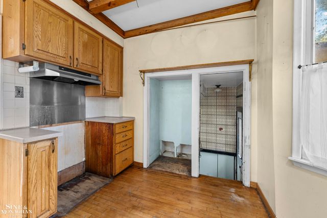 16935 Maumee Avenue, Grosse Pointe, MI 48230