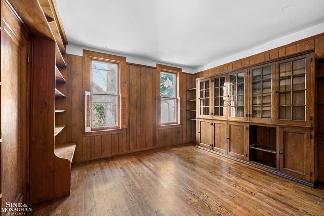 16935 Maumee Avenue, Grosse Pointe, MI 48230