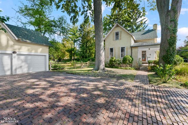 16935 Maumee Avenue, Grosse Pointe, MI 48230