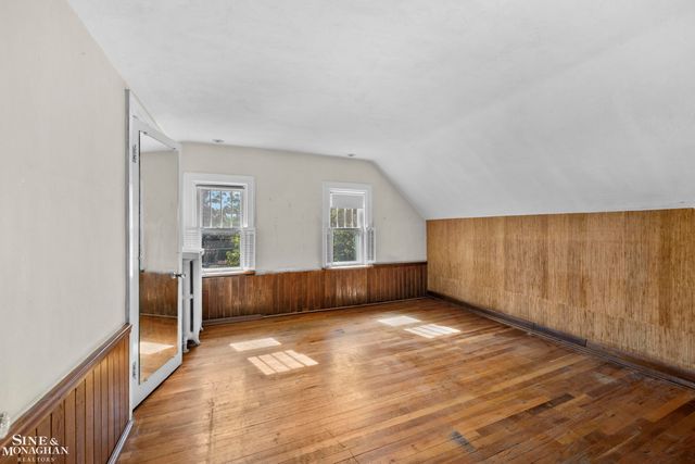 16935 Maumee Avenue, Grosse Pointe, MI 48230