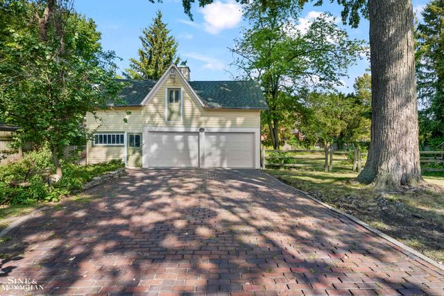 16935 Maumee Avenue, Grosse Pointe, MI 48230