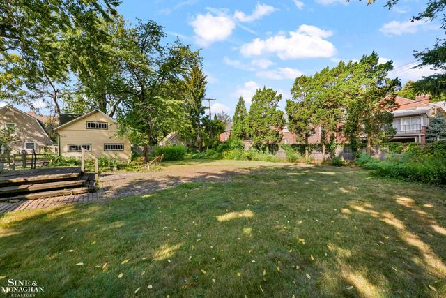 16935 Maumee Avenue, Grosse Pointe, MI 48230