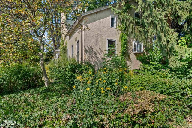 16935 Maumee Avenue, Grosse Pointe, MI 48230