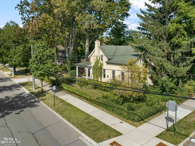 16935 Maumee Avenue, Grosse Pointe, MI 48230