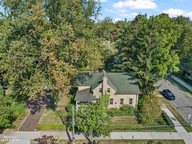 16935 Maumee Avenue, Grosse Pointe, MI 48230