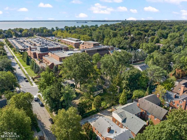 16935 Maumee Avenue, Grosse Pointe, MI 48230