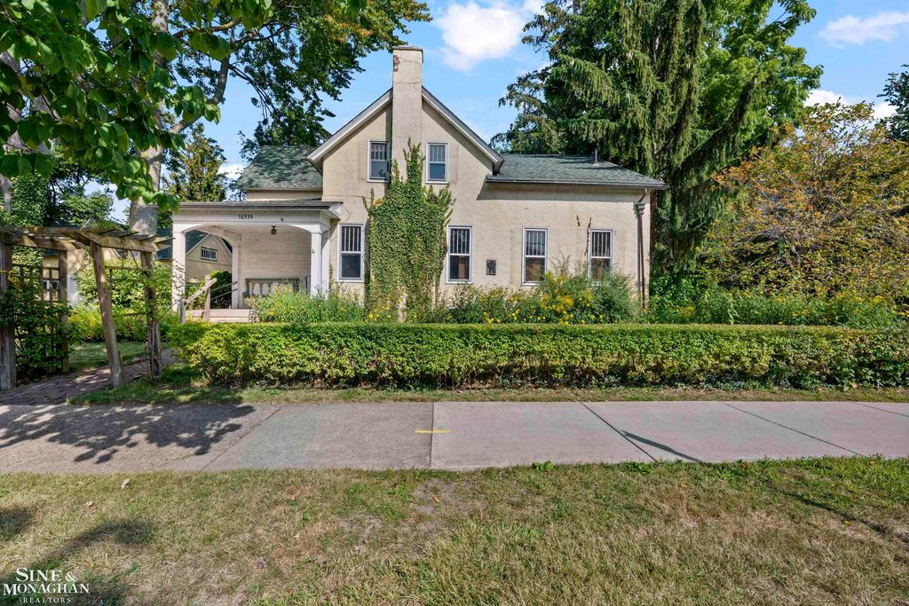 16935 Maumee Avenue, Grosse Pointe, MI 48230