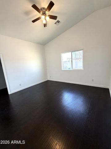 1924 W LAWRENCE Road, Phoenix, AZ 85015