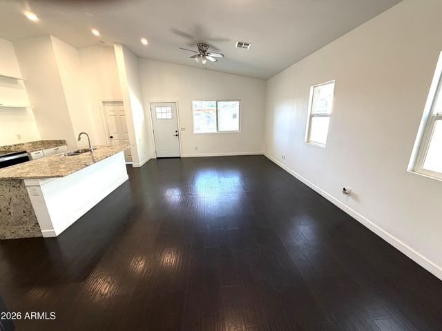 1924 W LAWRENCE Road, Phoenix, AZ 85015