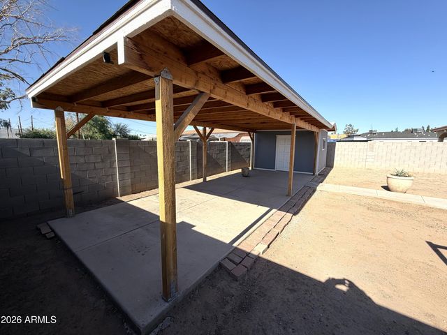 1924 W LAWRENCE Road, Phoenix, AZ 85015