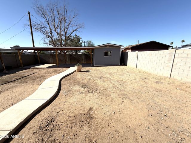 1924 W LAWRENCE Road, Phoenix, AZ 85015