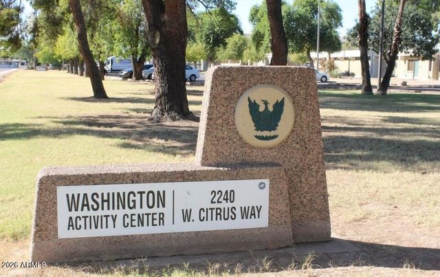 1924 W LAWRENCE Road, Phoenix, AZ 85015