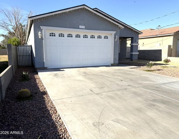 1924 W LAWRENCE Road, Phoenix, AZ 85015