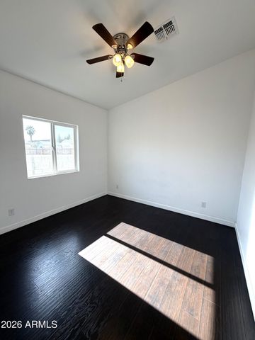 1924 W LAWRENCE Road, Phoenix, AZ 85015