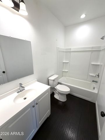 1924 W LAWRENCE Road, Phoenix, AZ 85015