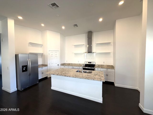 1924 W LAWRENCE Road, Phoenix, AZ 85015