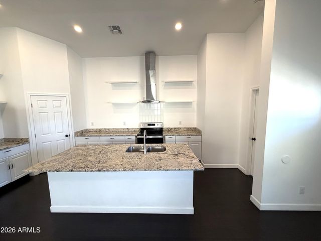 1924 W LAWRENCE Road, Phoenix, AZ 85015