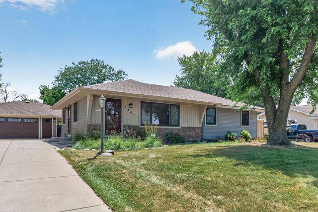 8207 Belden Boulevard S, Cottage Grove, MN 55016