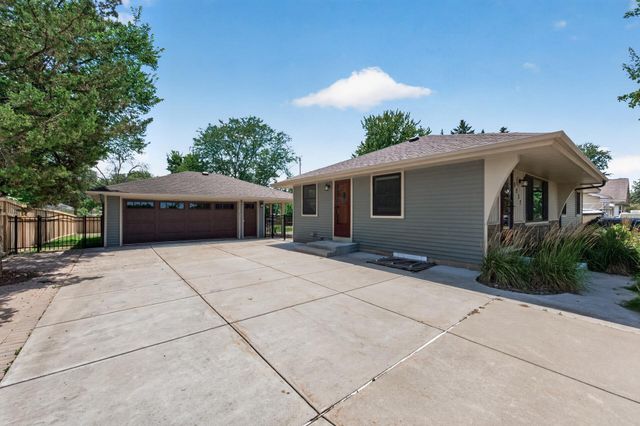 8207 Belden Boulevard S, Cottage Grove, MN 55016